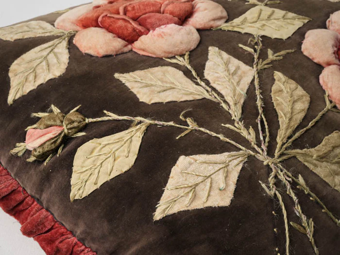 19th-Century Napoleon III French Embroidered Silk Velvet Cushion - 24¾" x 17¼" - Image 4